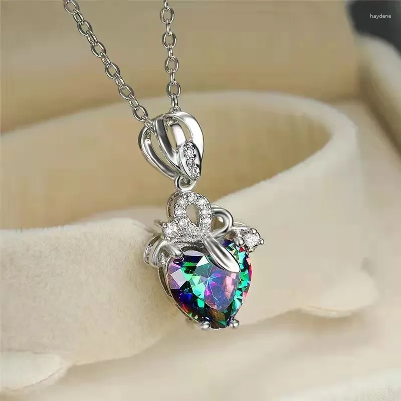 Pendant Necklaces Huitan Luxury Heart Cubic Zirconia Necklace Wedding Accessories Women Unique Anniversary Gift Multi-colored