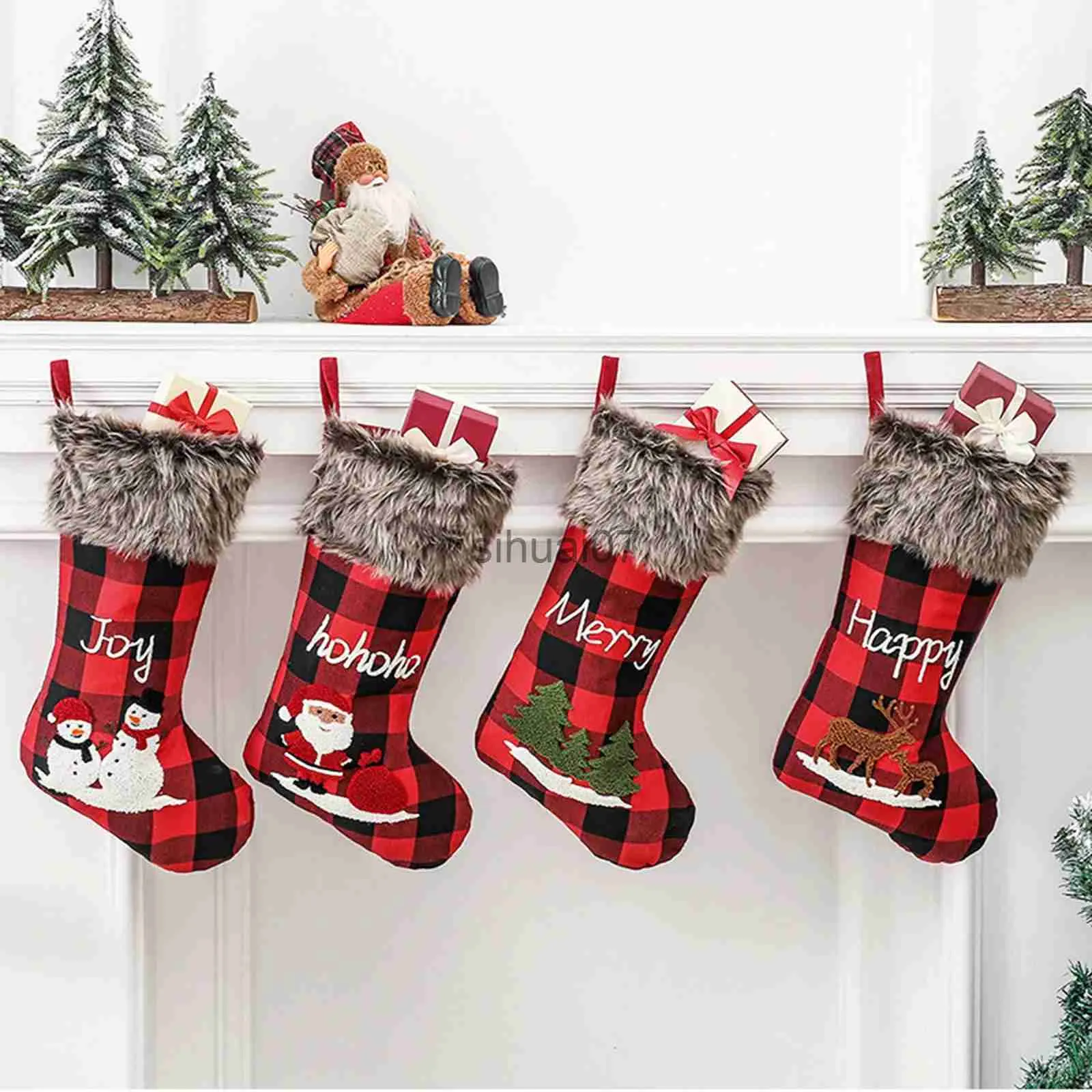 Juldekorationer Juldekoration Red Plaid Christmas Socks Pise Pise hängande ornament Strumpor Xmas Tree Pendant Nyårsgodis Presentväska x1020