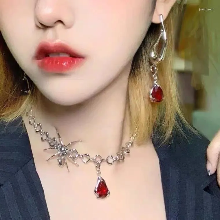 Pendentif Colliers Personnalité gothique Spider Blood Drop Collier Femmes Hip Hop Rouge Cristal Papillon Collier Chaîne Partie Charme Bijoux Cadeau