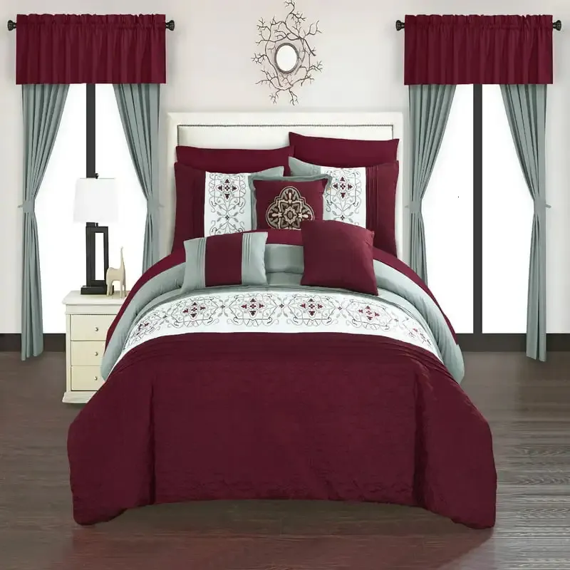 Beddengoedsets Herta 20-delig geborduurd dekbedset Queen Burgundy 231020