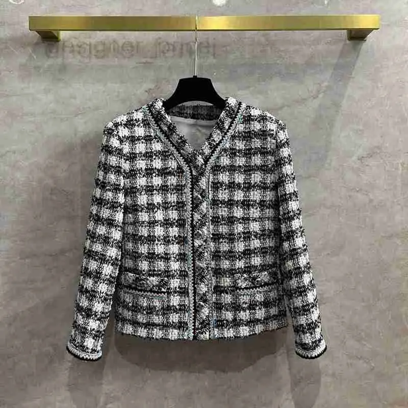 Giacche da donna Designer designer Cappotto in tweed scozzese bianco e nero di alta qualità da donna top in stile chic con nastro intrecciato in filato blu AXCY P70I