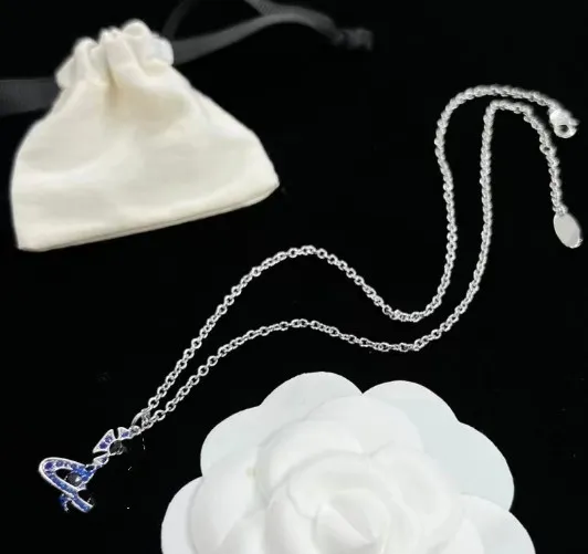 Nuova collana da donna Sfera tridimensionale Collane di perle Pin Catena con clavicola piena di diamanti All-match