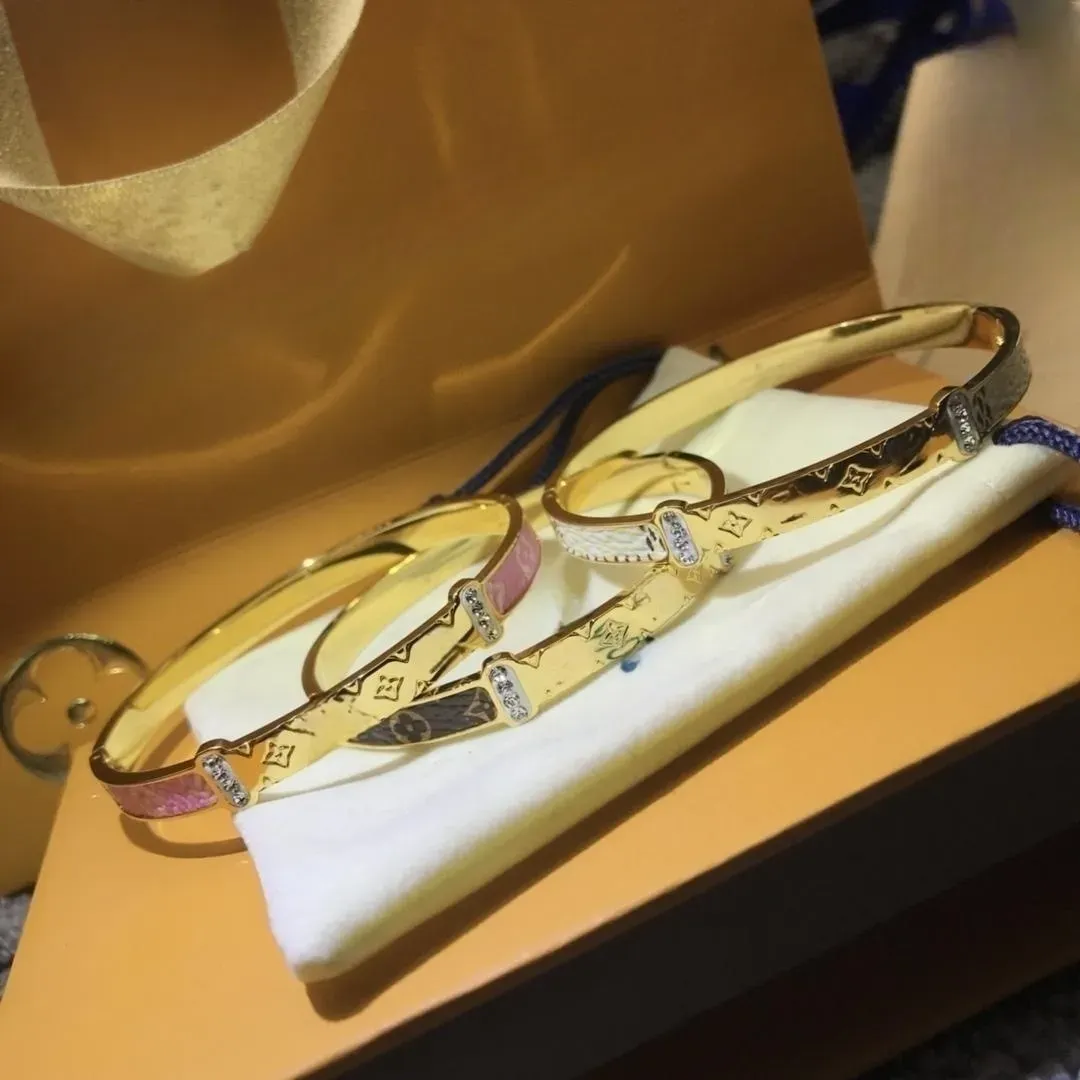 Bracelet de marque de styliste Perlee, perles en cuivre, breloque tricolore, boîte à bijoux pour femmes, cadeau de fête