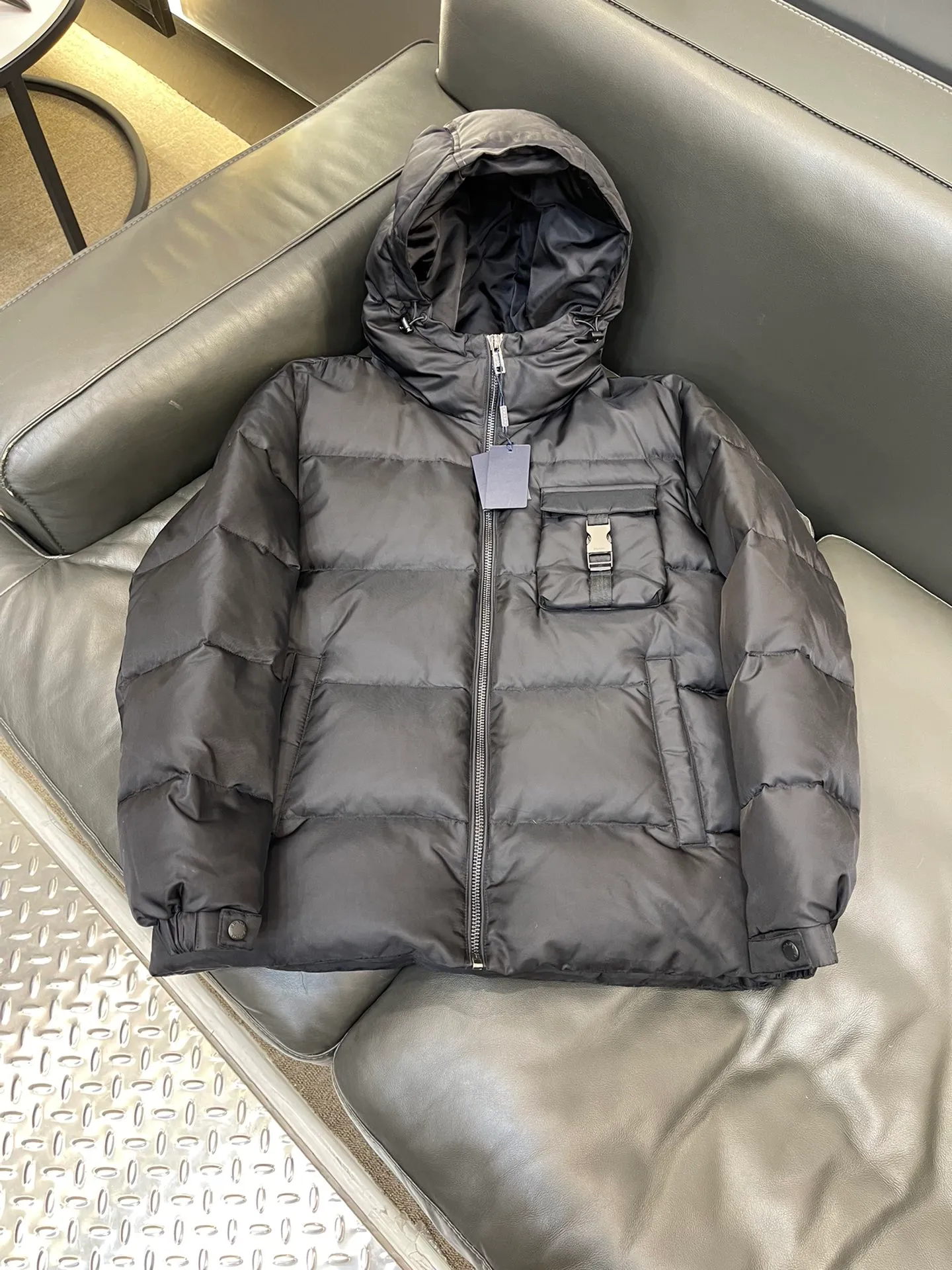 2023 Winter, neueste Mode, wunderschöne Herren-Designer-Luxus-Daunenjacke von hoher Qualität – Jacken in US-Größe – wunderbare Designer-Jacke für Herren