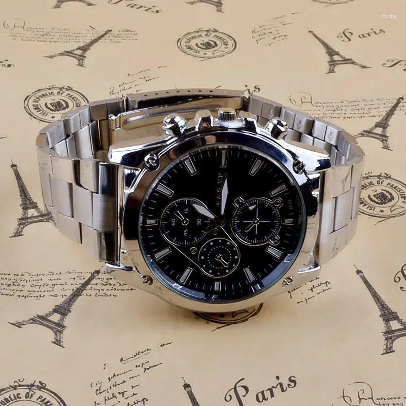 Montre-bracelettes Business personnalisés sur les hommes en acier inoxydable Machinery Sport Quartz Watch Gift Gift Masculino pour durable