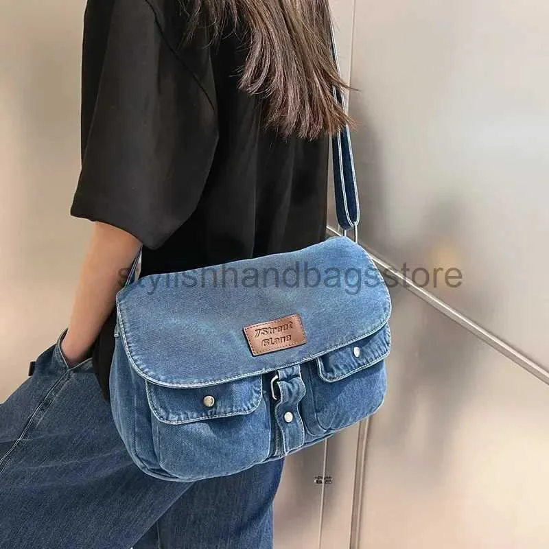 Umhängetaschen Neue einfache Retro-Jeanstasche mit mehreren Taschen und großem Fassungsvermögen, Damen-Schultertasche, Umhängetasche, stilvoller Handtaschenladen