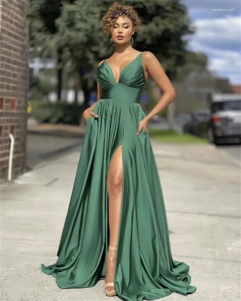 Festklänningar 2023 Grön aftonklänning Spaghetti Rems Sidoslits Silk Satin A-Line Prom Gown Sexig Vestidos de Fiesta Noche