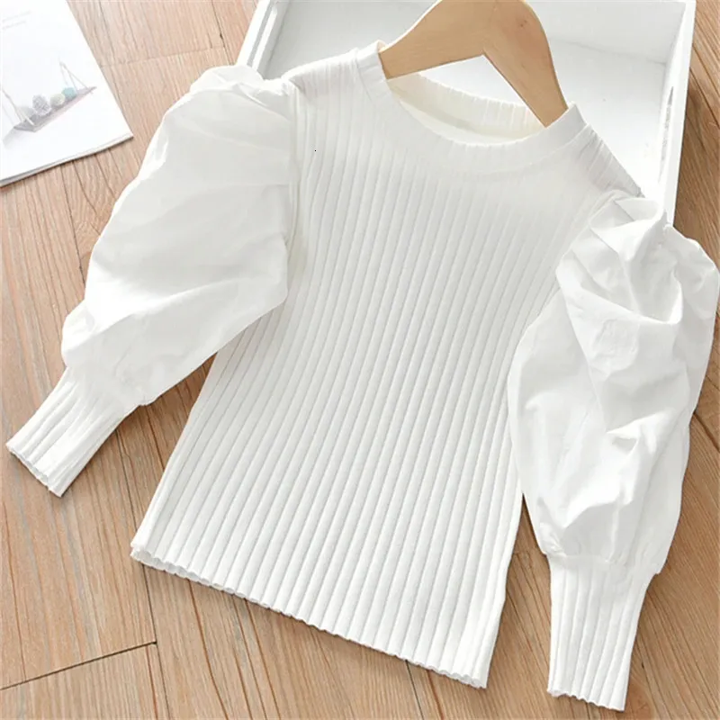 Pullover Ragazze T-shirt con maniche a sbuffo Primavera 2023 Moda per bambini Lungo Bambino che indossa maglieria per bambini Ragazza che tocca la camicia 231019