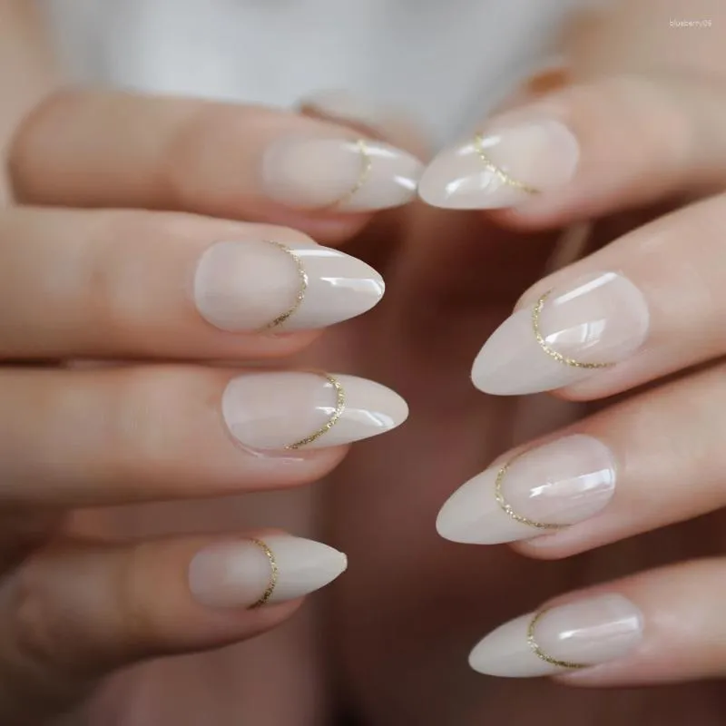 Unhas falsas bege natural médio estilete francês unhas douradas linha de sorriso projetada dicas de manicure