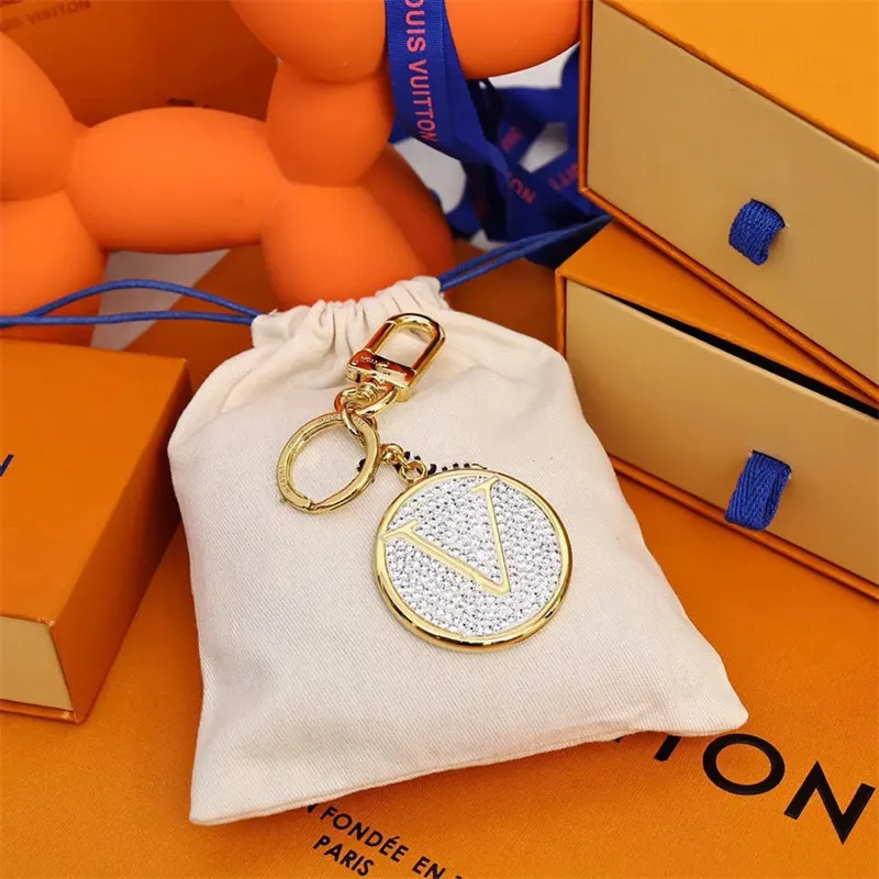 Luxurys Designer Keychain Lover Round Diamond Metal Car Handmade Classic Keychain Men Women Bag Gold Pendant Accessories Gift