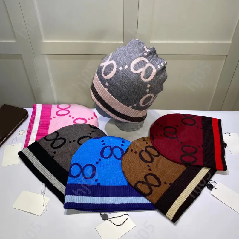 Örme Tasarımcı Beanie Hat Kış Kafatası Kapağı Mektubu Bonnet Sıcak Tut Popüler Cappello Klasik Erkek Beanies Mavi Gri Pembe Siyah Kalın Yumuşak Moda Aksesuarları