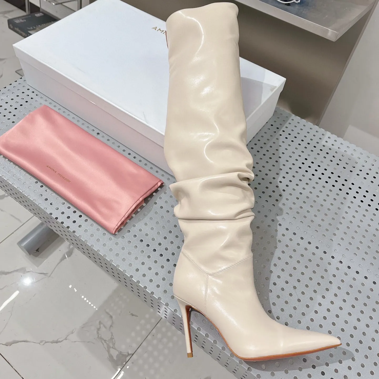 Botas de tacón de aguja para mujer Tobillo de primera calidad Cabeza puntiaguda de color 100% cuero muslo Botas de diseñadores Botas con cordones elásticos elevados Tacones de fiesta de noche de moda