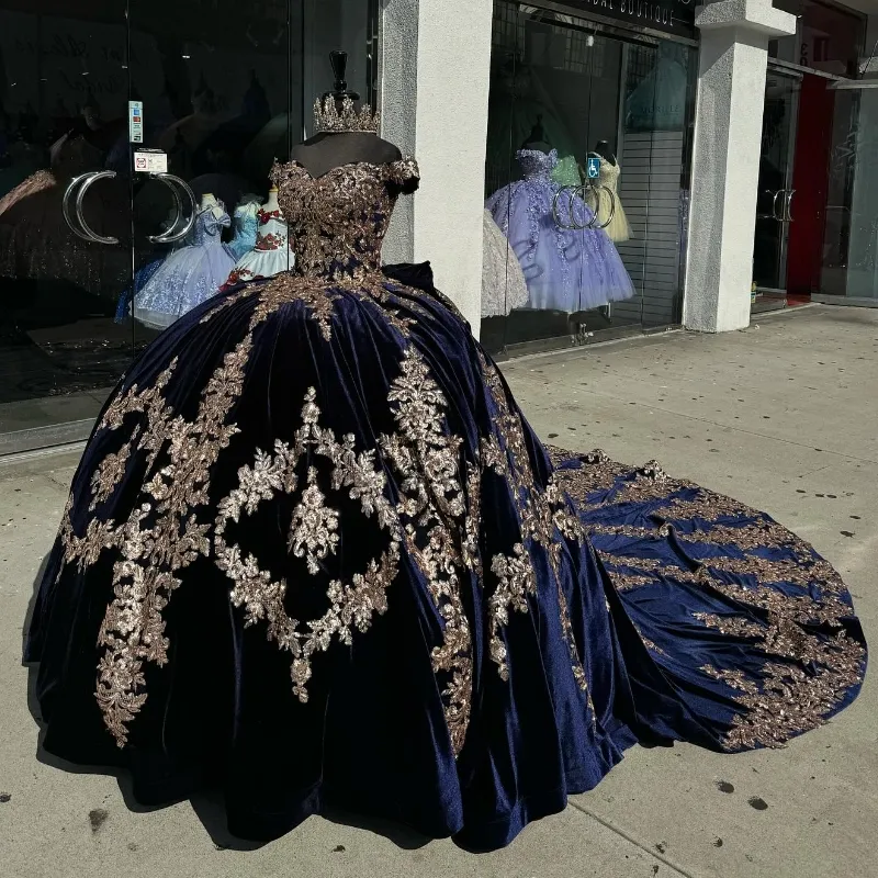 Abiti stile Quinceanera con paillettes di cristallo blu navy Abito da ballo con spalle scoperte Applicazioni dorate Corsetto in pizzo Abiti da 15 anos