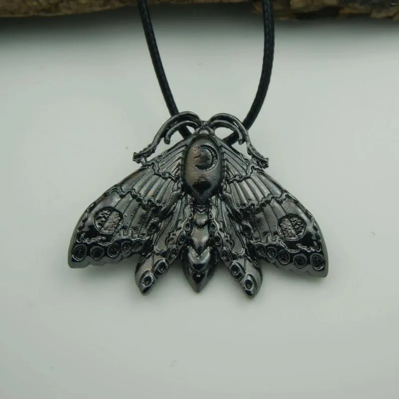 Chaînes Collier Gothique Wicca - Charme Papillon Lune Moth Sombre