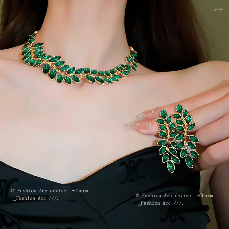Halsbandörhängen Set Green Cubic Zirconia lämnar smycken delikat långörhänge lyxig choker eleganta tillbehör för kvinnor trendiga smycken