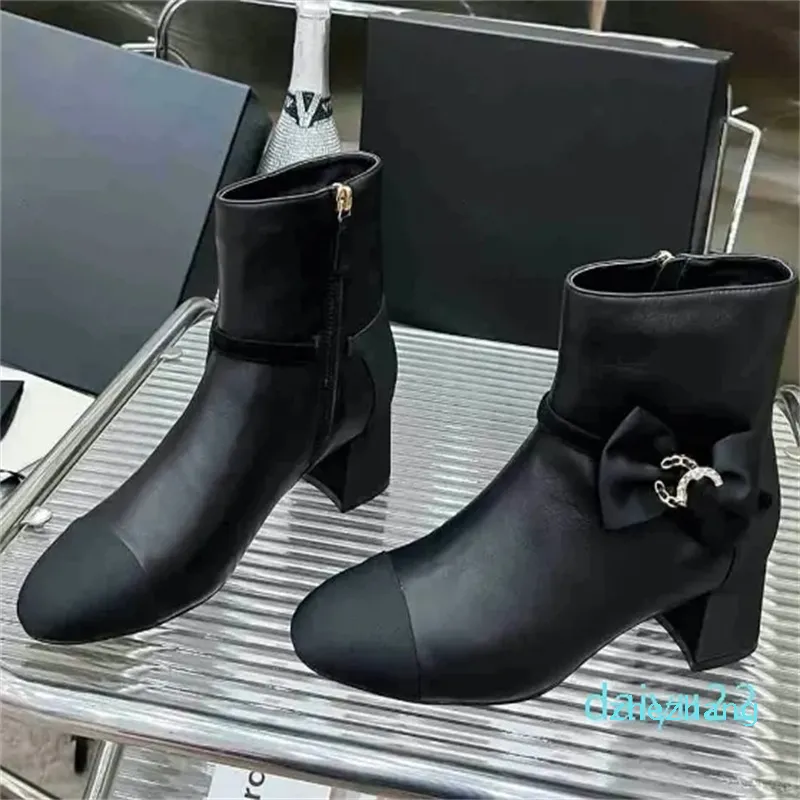 2023-Designer Bottines de luxe classique dame femme mode bottes de moto talon épais fermeture éclair chaussures décontractées en peau d'agneau coupe haute sneaker arc