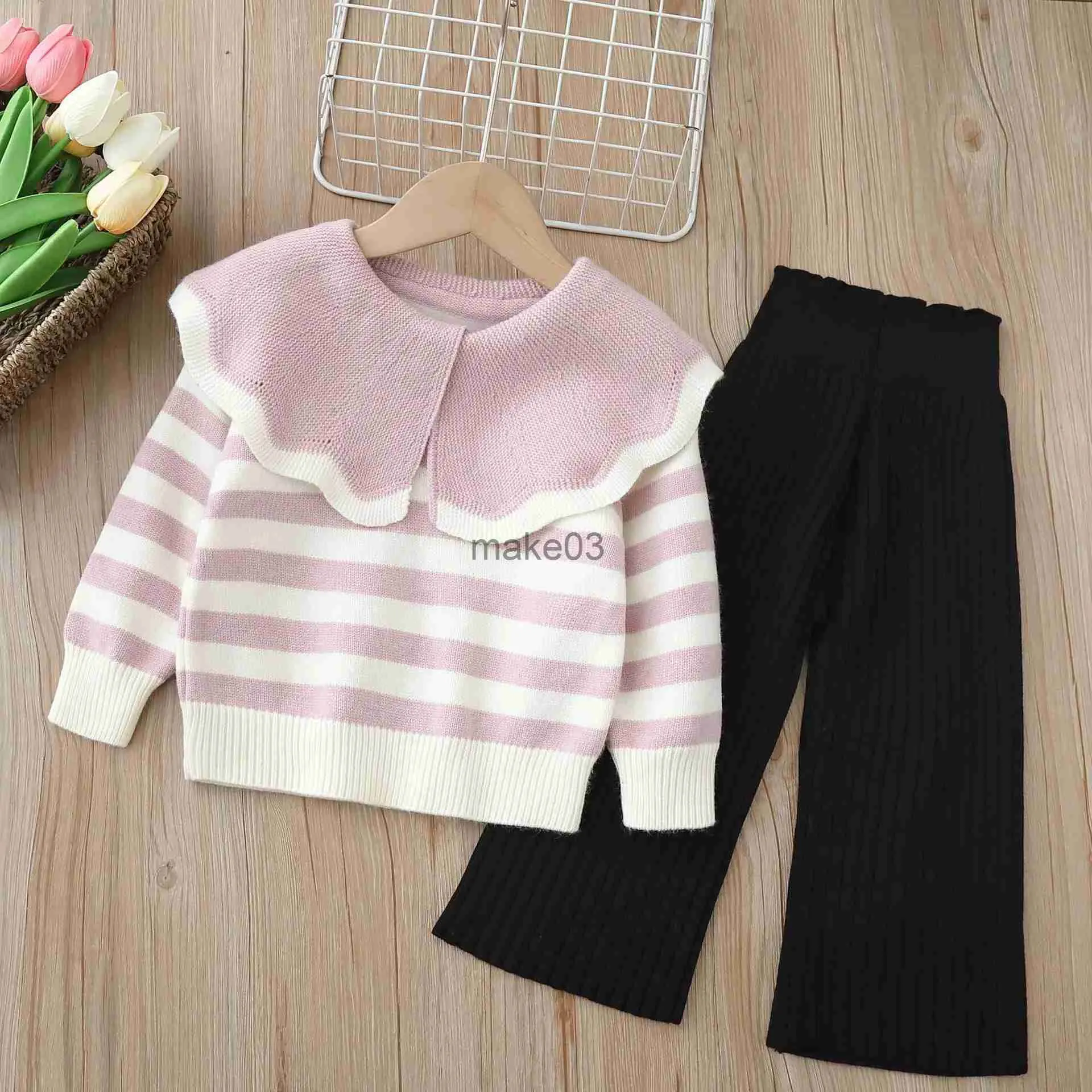 Zestawy odzieży Dziewczęta Kawet Nowe dzieci w paski Lapel Striped Top Spodnie 2-częściowe niemowlę jesień i zimowe ubrania Trend 1-8y J231020