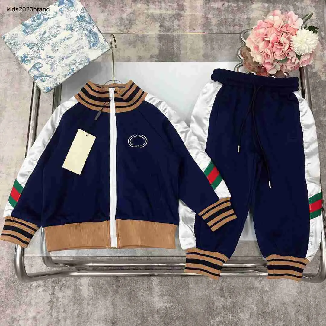 New Sports suit for baby Thread elastic cuffs kids Tracksuits Size 100-150 Long sleeved zippered jacket and pants Oct15