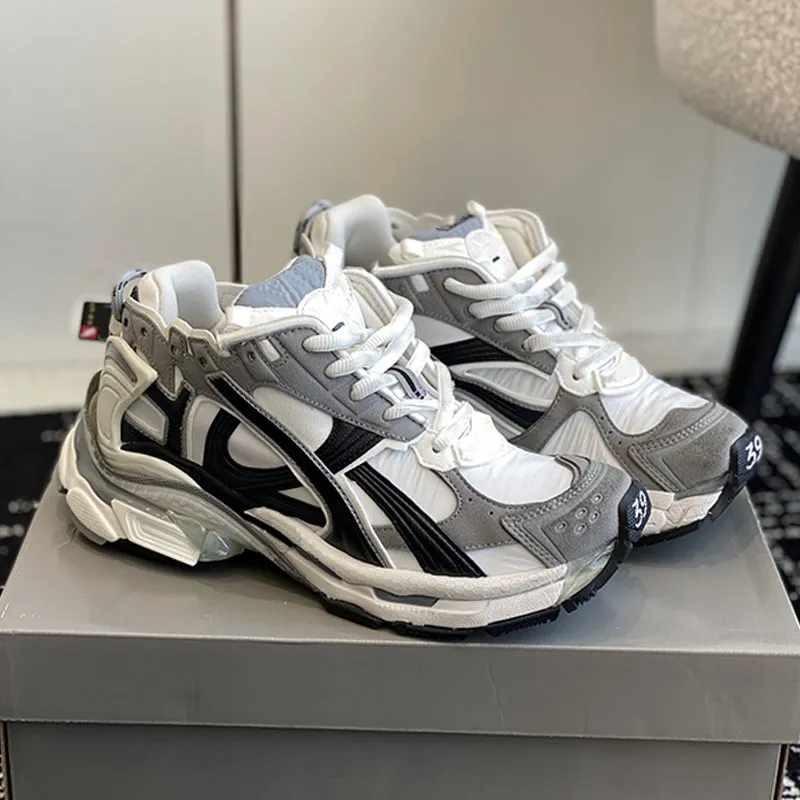 المصمم السيدات Triple S Runner Sneakers الأحذية الوافدين الجديدة ظهر الحجم المطبوع المطبوع العداء الخارجي أزياء التصميم العلوي من رجال الأحذية الرياضية أعلى الجودة الحجم 35-46