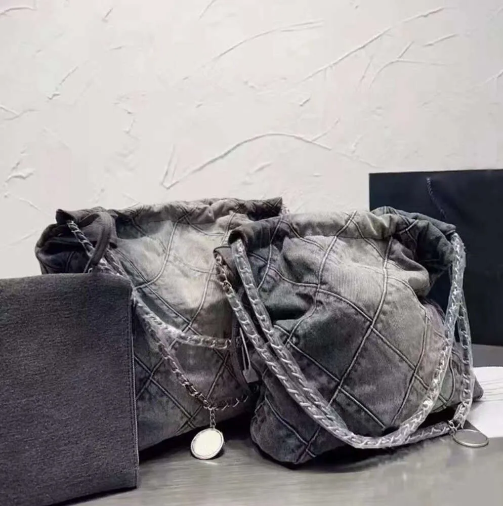 Marca de lujo CC Bolsos de hombro de mezclilla Bolsos de compras clásicos de Jean 22 bolsos con monederos dentro de cadena de plata Hardware Nuevos bolsos casuales delgados