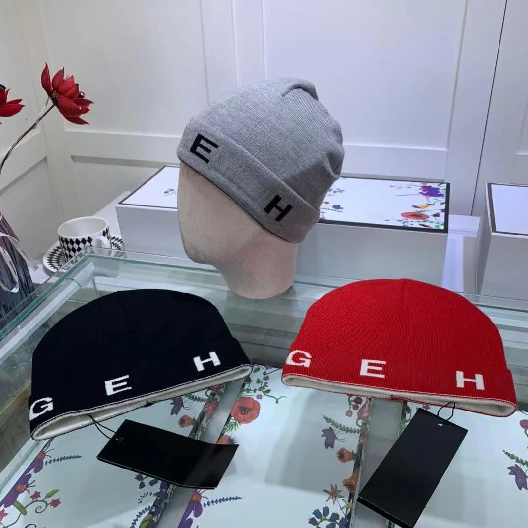 Beanie/Skull Cap (stickad hatt stickad hatt alfabet hatt skalle/skalle hatt stickad hatt designer skallcap mäns fall/vinter hatt lyx skallcap casual termisk hatt