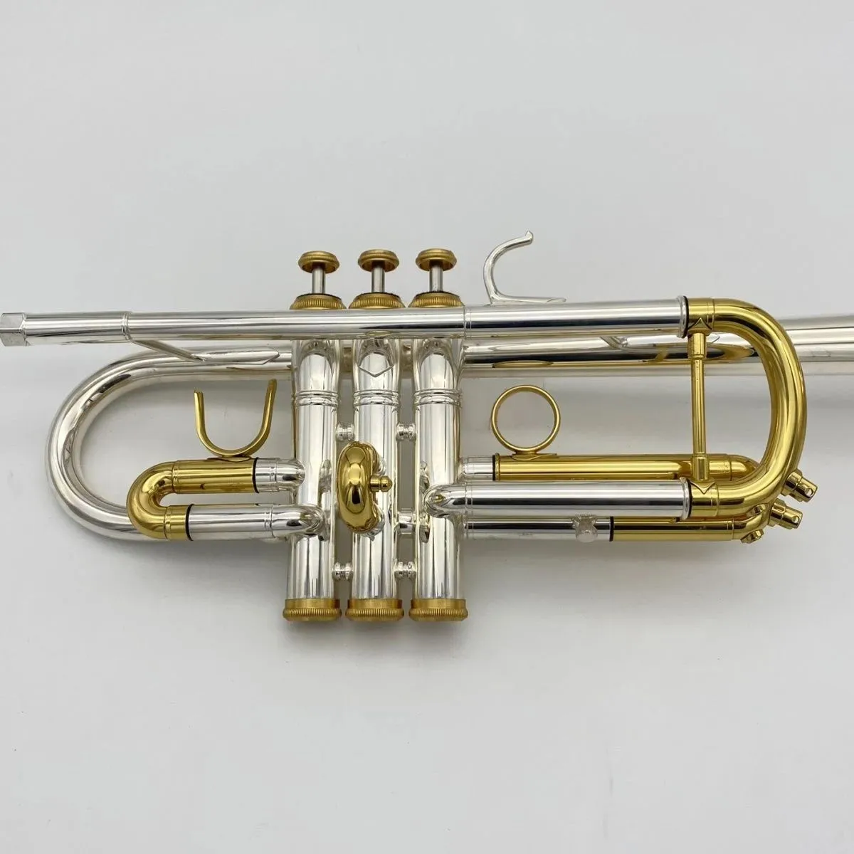 고급은 도금 금도금 C-Key Professional Trumpet 악기 초보자는 시험 수준 황동 트럼펫 악기를 연주합니다.