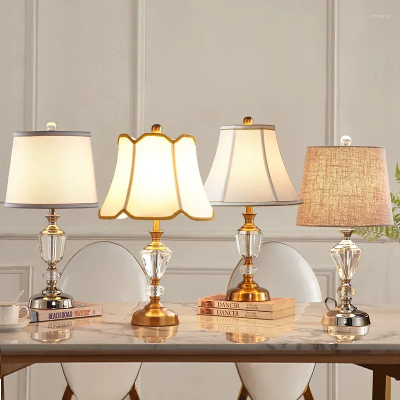 Lampade da tavolo Lampada da letto in cristallo per camera da letto europea Lampada da scrivania in stile americano Comodino caldo romantico moderno di lusso