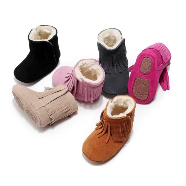 Nuevas botas cálidas de invierno para niños y niñas engrosadas con borlas de terciopelo, zapatos de algodón, zapatos para bebés de 0 a 2 años, zapatos para primeros pasos