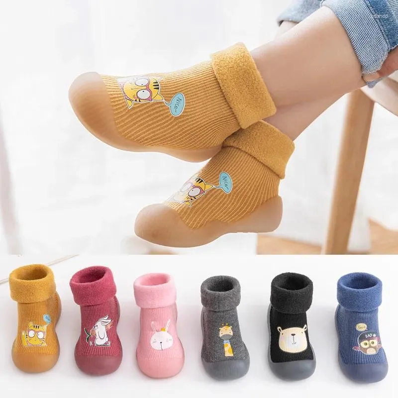 Primeros caminantes Otoño e invierno Zapatos para niños pequeños Calcetín Bebé Terciopelo engrosado Cálido Tubo alto Niños Niñas Fondo suave Calcetines para niños interiores