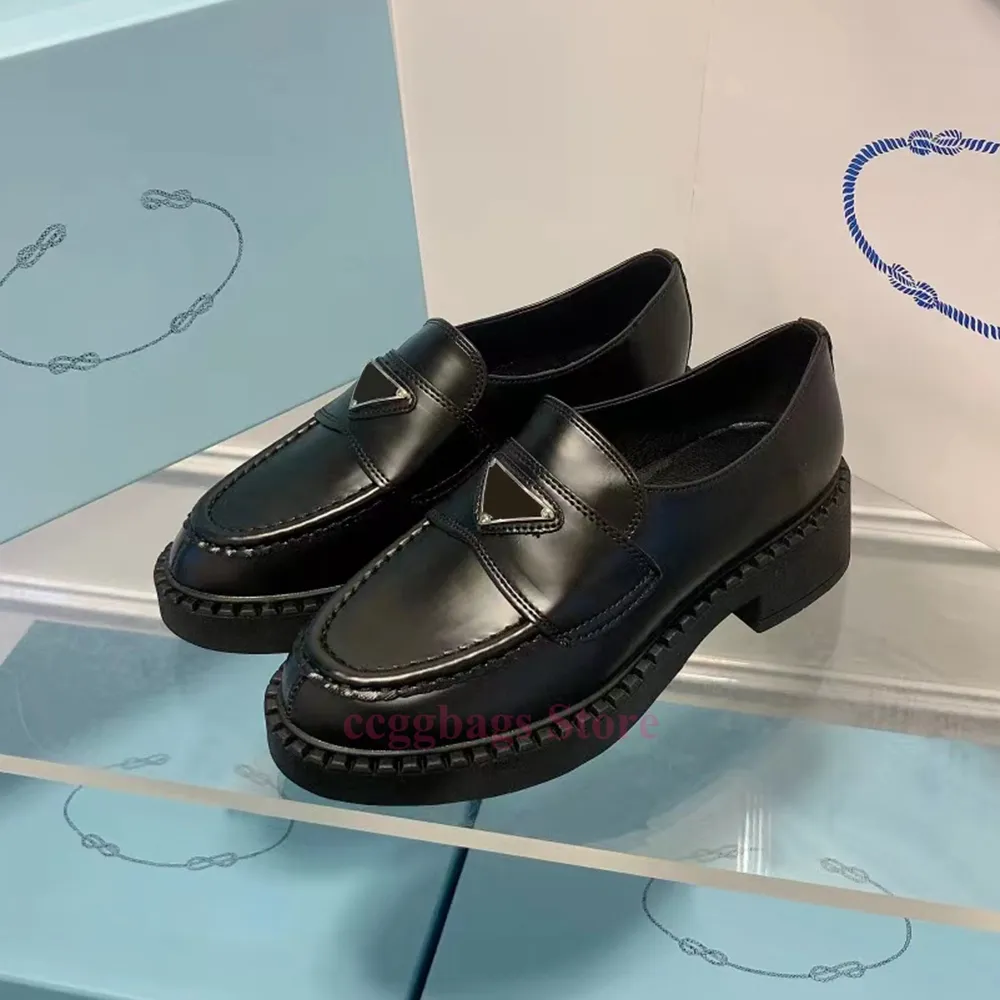 Lyxdesigner klänningskor loafers kvinnor casual monolith triangel logotyp svart läder öka plattform sko sneakers patent matt sociala platt tränare