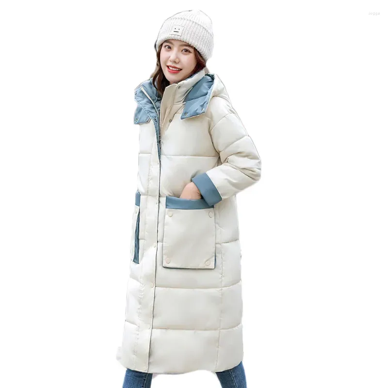 Women's Down Cotton Padded Jacket Kvinnor Vinter 2023 Huva Löst mitten av längd Tjockfickan Plaid Färg Matchande Fashion Coat M380