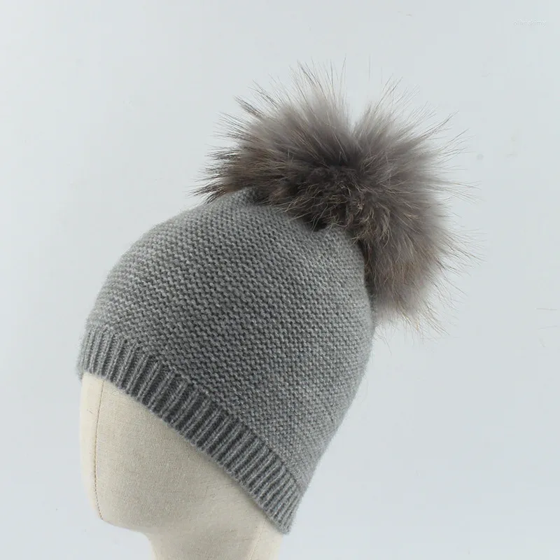 Basker baby hatt pompom vinter pojke tjej angora stickad mössa äkta tvättbjörn päls höst varm utomhus skidåkning tillbehör för barn
