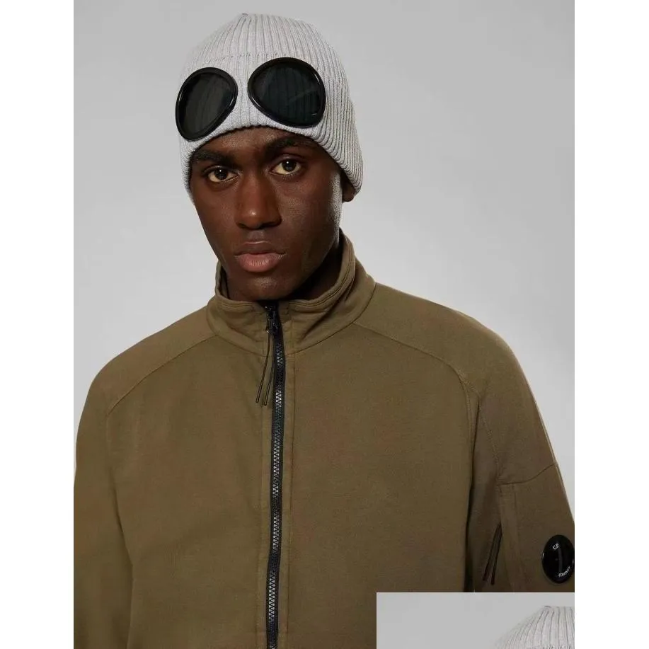 Beanies 2 안경 CP 회사 가을 겨울 따뜻한 스키 모자 니트 두꺼운 SKL 모자 모자 고글 니니 2856774 드롭 배달 스포츠 OU OTSKO