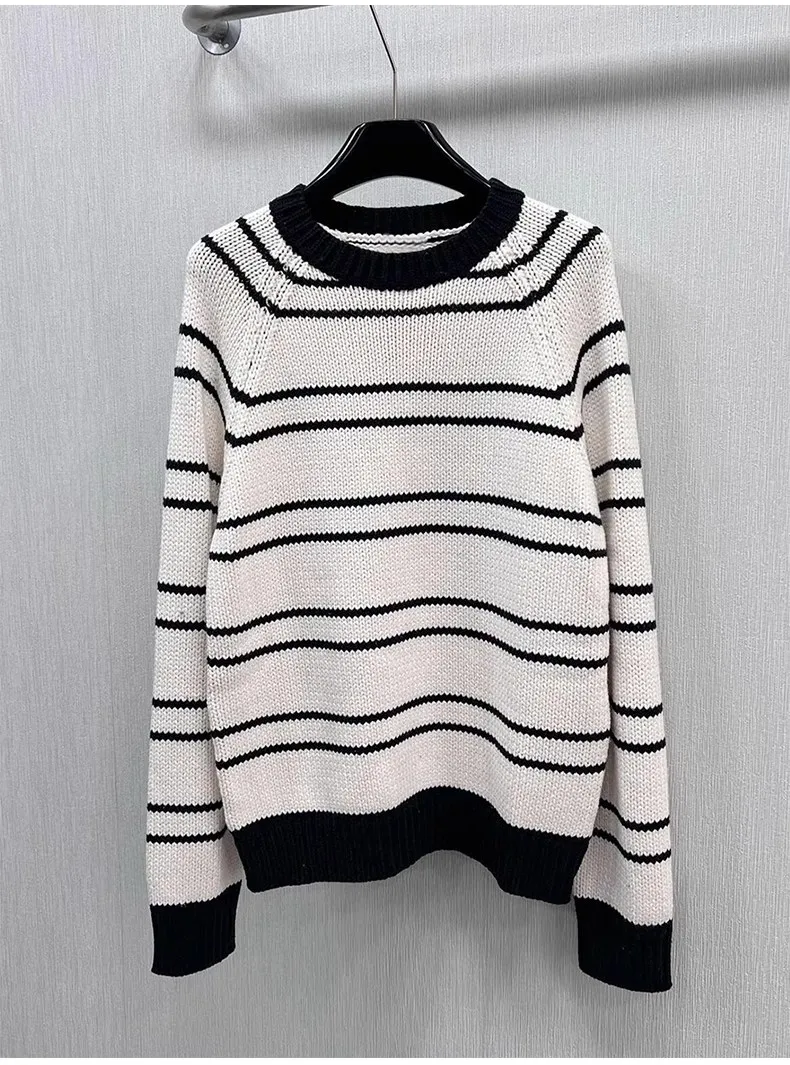 2023 Autumn White Striped Print Long Sleeve Round Dound Neck Trekrety Switters Tops WS3O21