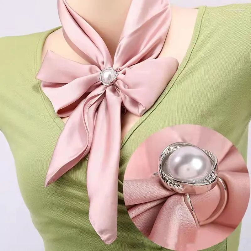Broches cruz pérola forma cachecol fivela de cristal para mulheres lenços ocos broche jóias acessórios de roupas