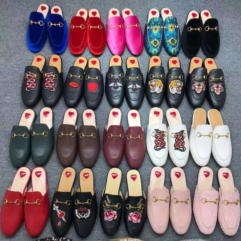 Zomer heren strandslippers klassiek Designer Lazy Flat Baotou Slippers 100% leer dame Slides Suède letter damesschoenen koeienhuid Metalen heren sandalen Grote maat 34-42-45