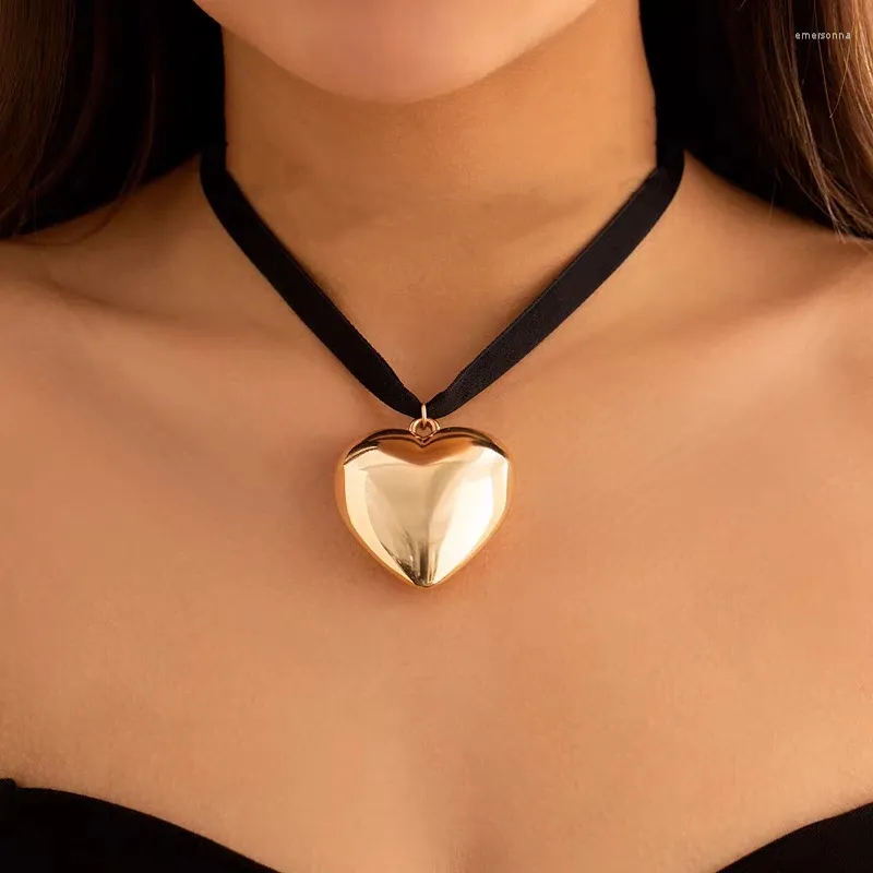 Chains Goth Black Velvet Necklace Women Exaggerated Big Heart Pendant Short Choker Adjustable Simple Love Neck Chain Jewelry Gift