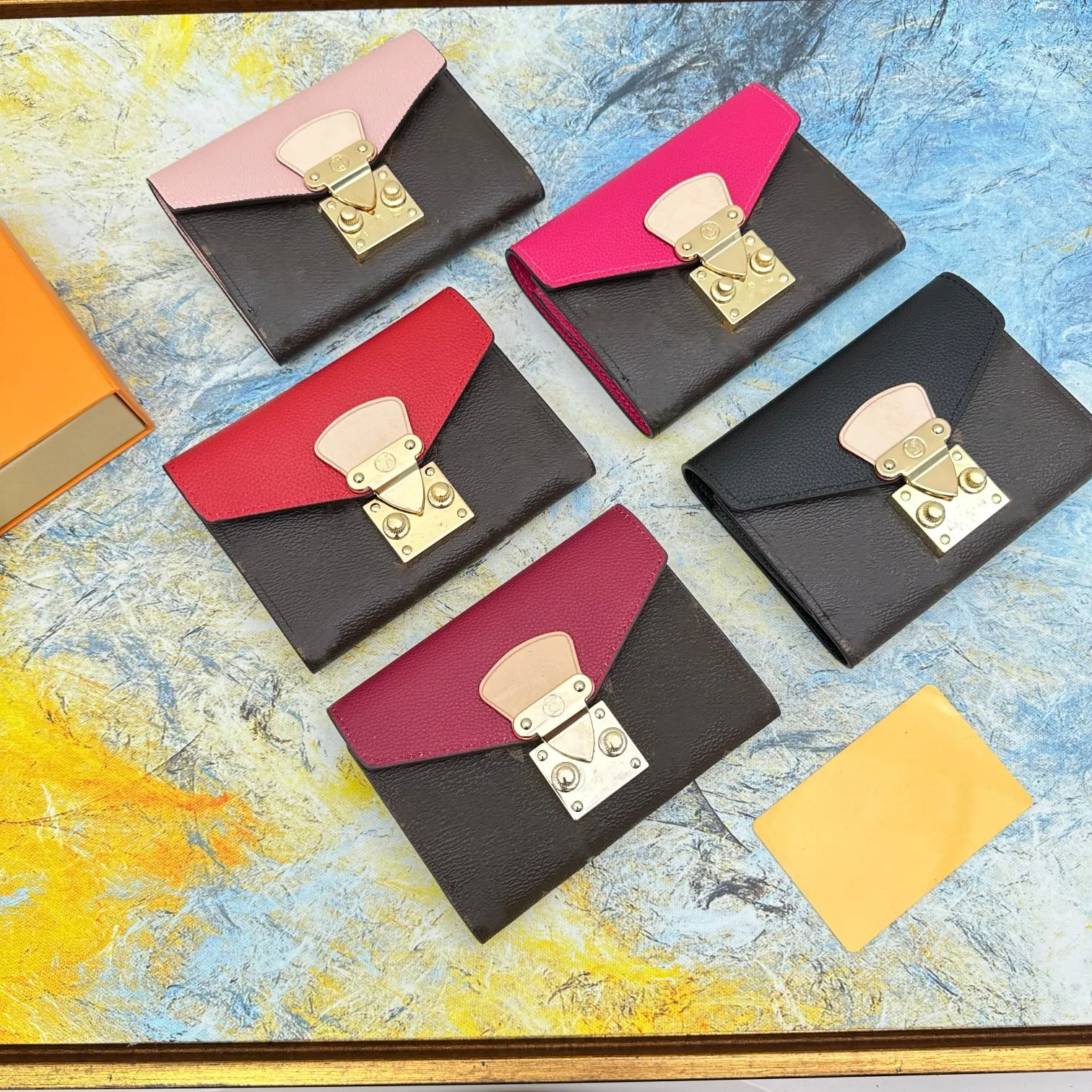 Bagaty marki Kobiety Krótkie portfele projektant Pallas Multi Card Portfel Luksusowy splot litera metalowa klamra składana przenośna torebki monety żeńskie worki sprzęgła zippy kieszeń