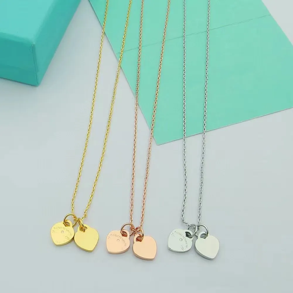 Necklaces Designer Luxury Double Pendant Heart Necklace Pendant Wholesale Christmas Gift Cupronickel Womens Hollow Letter Tag Love Peach Heart Jewel