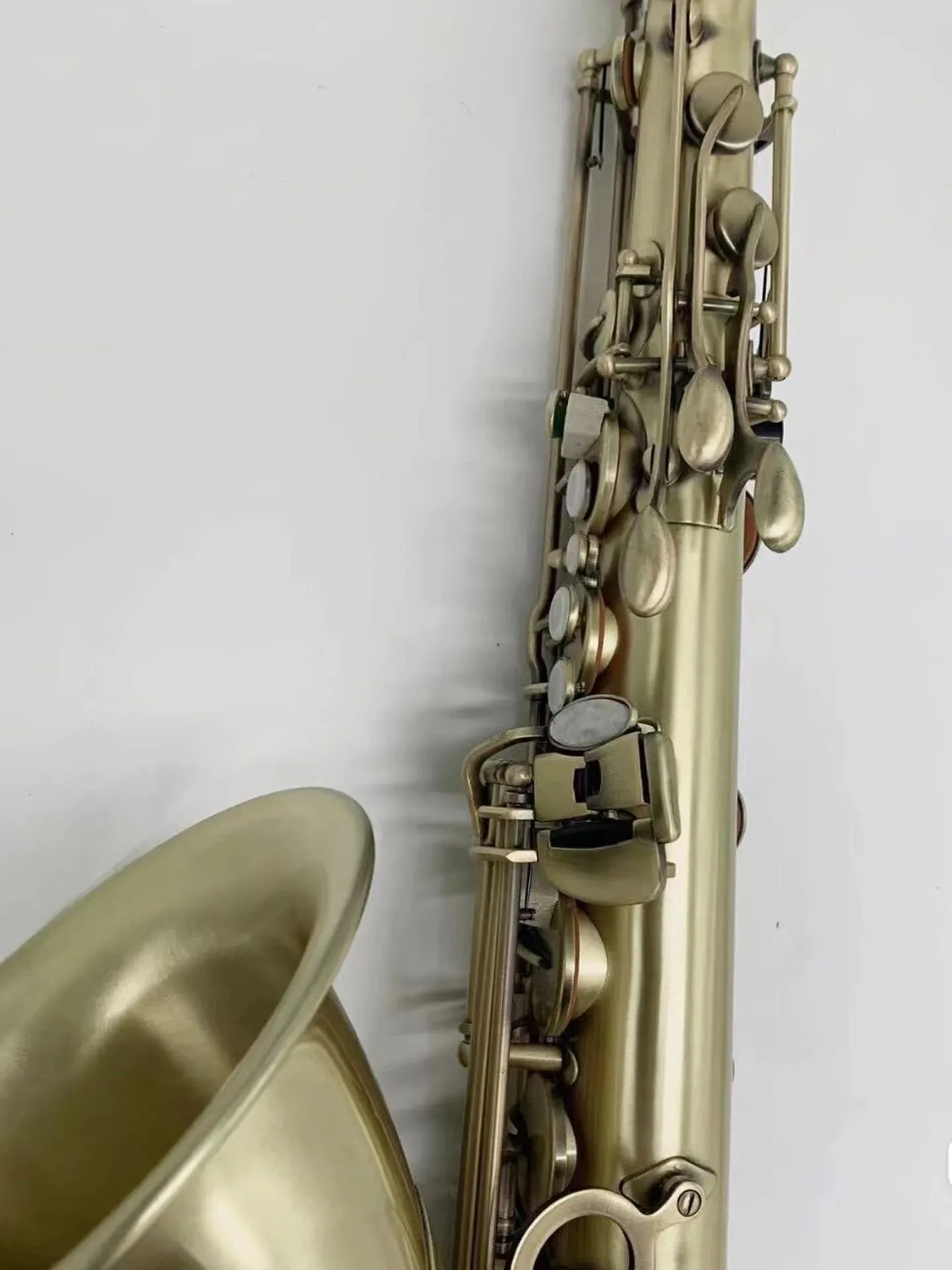 Saxofone Tenor profissional B-flat instrumento de toque de nível profissional lindamente esculpido instrumento de jazz tenor sax 00