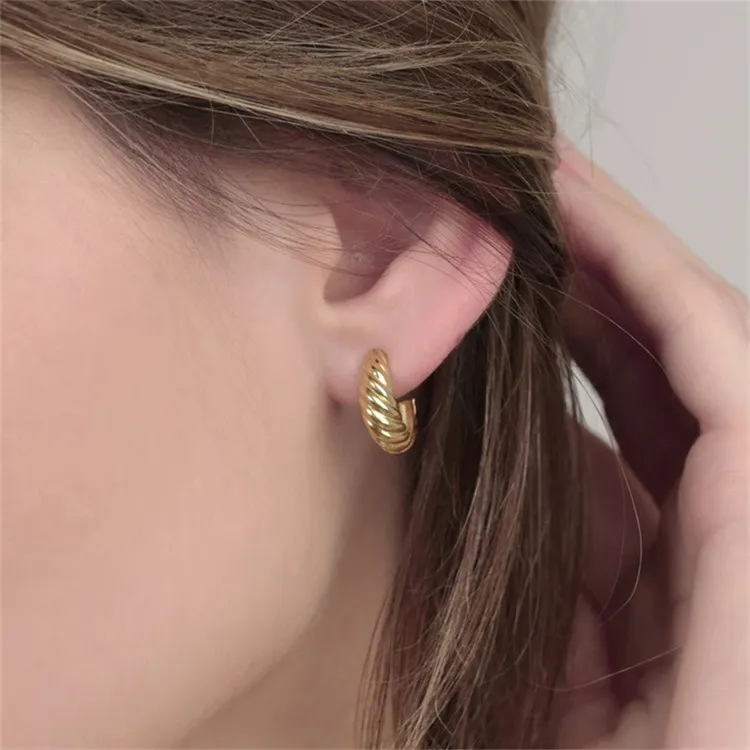 Boucles d'oreilles Vintage Croissant en acier inoxydable pour femmes, anneaux d'oreille ronds simples, accessoires simples, bijoux de fête, vente en gros, YME139