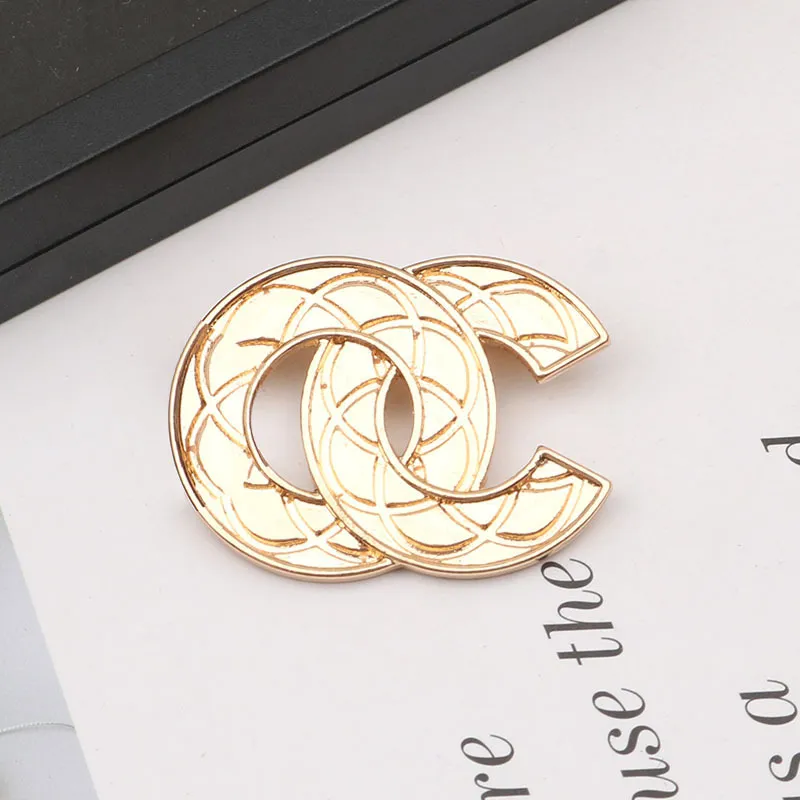 18K Altın Kaplama Charm Brand Brooch Çift Mektup Lüks Tasarımcı Kadınlar İçin Yüksek Kaliteli Pin Ekose Broşlar Düğün Partisi Takı 20 Style
