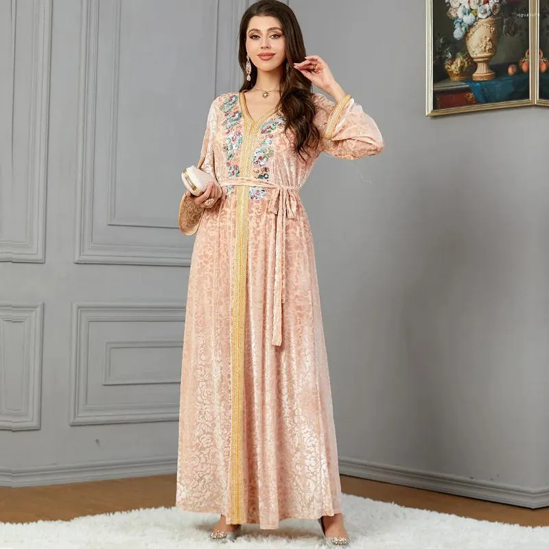 Etniska kläder Ramadan Mellanöstern Arab Muslimsk lyxmode Autumn och vinterpärlor Applique Velvet Women's Dress Evening Evening