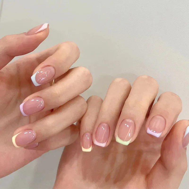 Fałszywe paznokcie 24pcs gradient krótka fałszywa pastowa paznokci dla dziewcząt sztuczna prasa na narzędzie manicure z wielokrotnym użyciem czubka z klejem