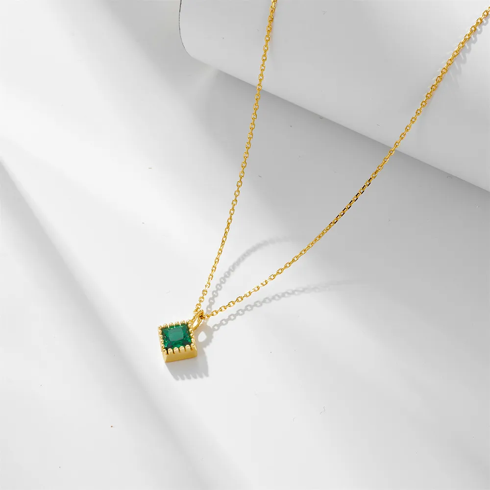 Pendant Necklaces Designer Necklace Ins Light Luxury Small and High Quality Geometric Square Emerald Zircon Pendant Sterling Silver Collar Chain Female Gifts 2024