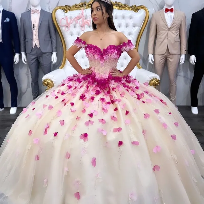 Champagne älskling prinsessor boll klänning quinceanera klänningar från axelblommor applikationer pärlor lyxkorsett vestidos de 15 anos