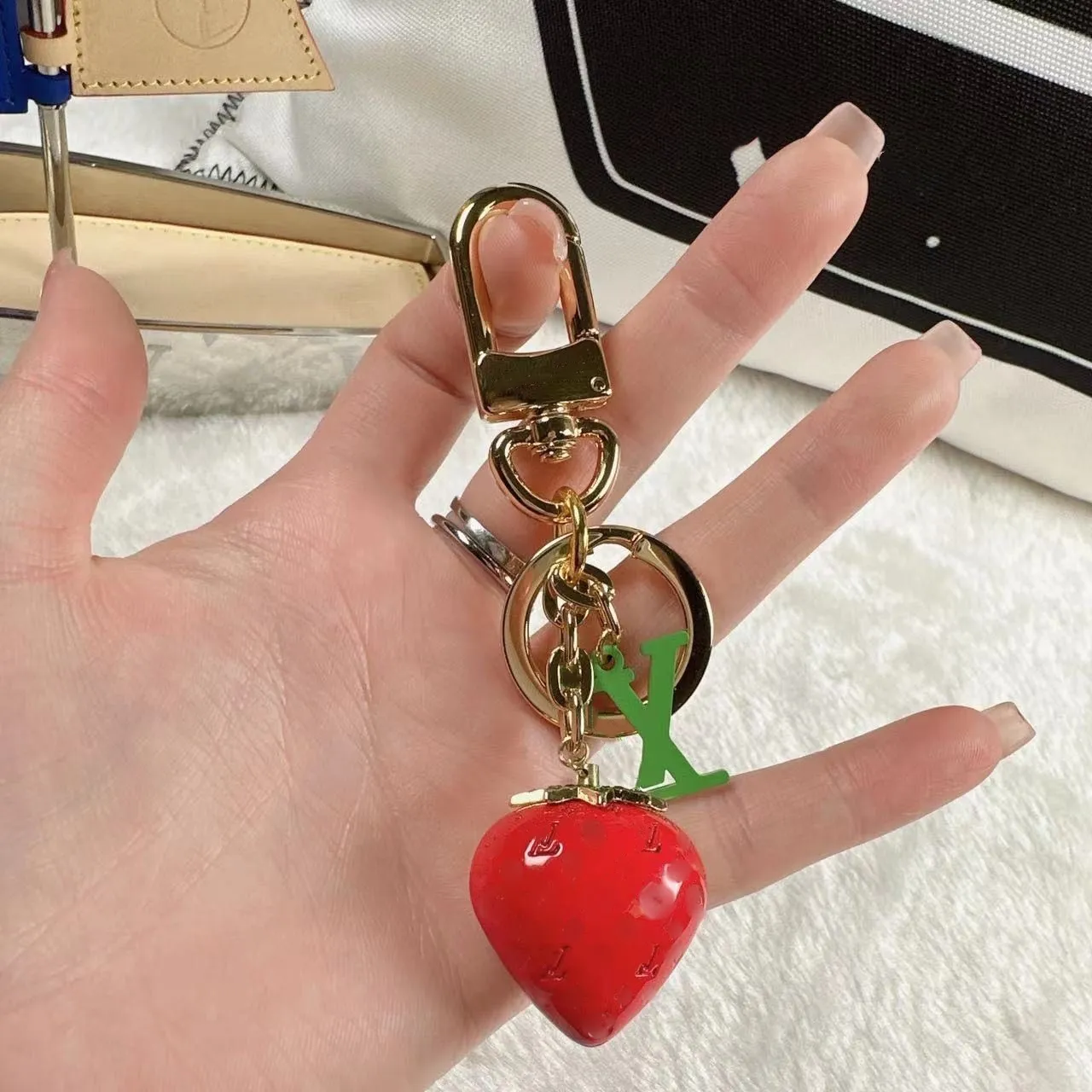 Luxury Designer Strawberry Keychain With Portachiavi Strawberry Heart