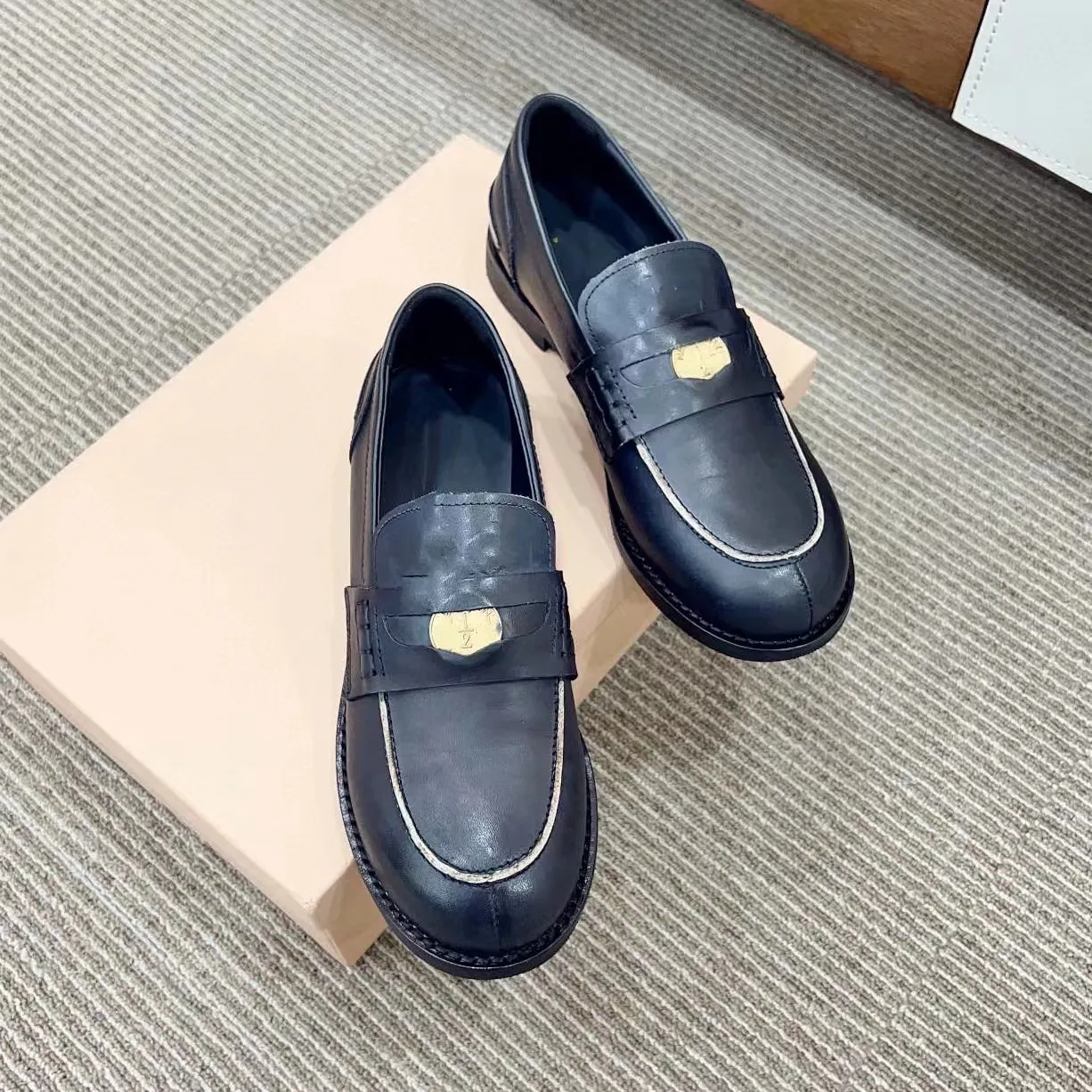 DHgate.com:Premium Cowhide Crystal Pattern Half Loafers for DHgate.com:Premium Cowhide Crystal Pattern Half Loafers for