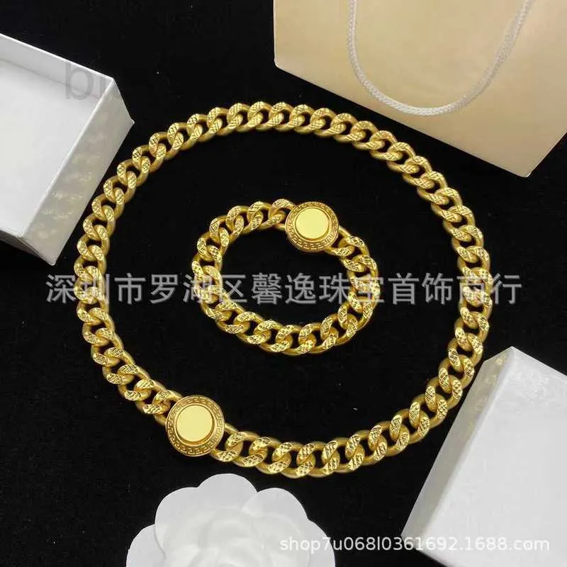 Bracelet & Necklace designer head portrait round brand necklace mens womens personalized diamond embellishment circular pattern collarbone chain brass necklace