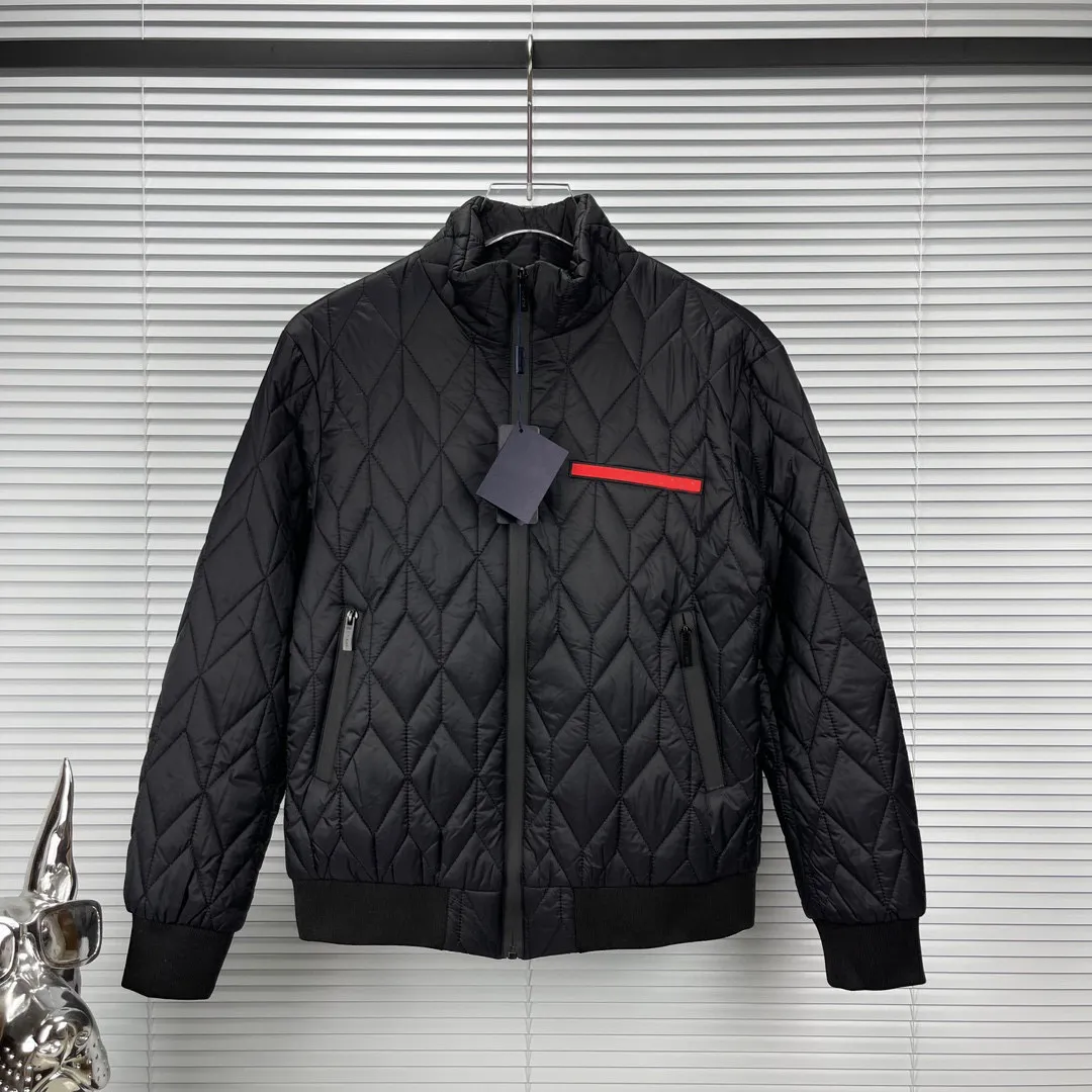 24ss Designer Nylonjacken Herren Metal Triangle Label Roter Streifen Daunenjacke Baumwolle North Wintermantel Jacken Herrenbekleidung Winddicht Reverskragen Streetwear